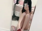 하이힐을 사용하는 아시아 소녀 셀카 그녀의 음부